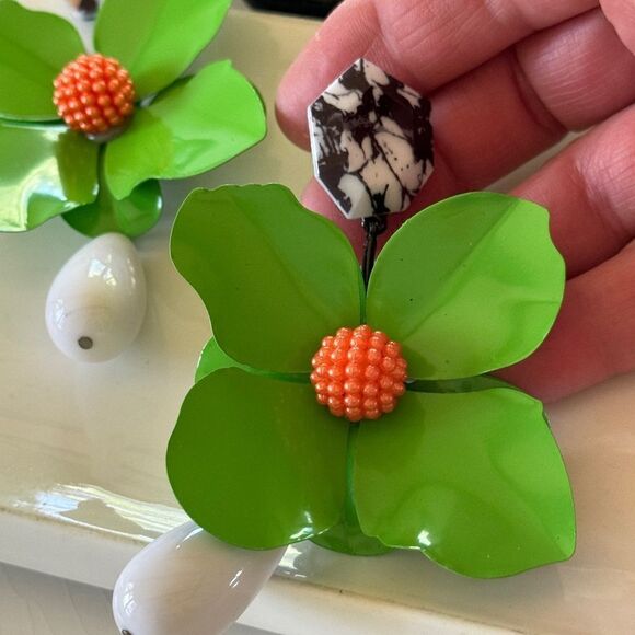 New! Zara Big Flower Earrings - Picture 8 of 15